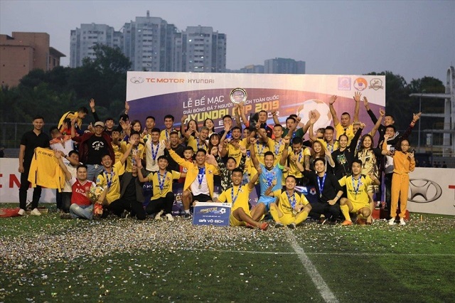 Gia Việt là đội bóng đầu tiên bảo vệ thành công chức vô địch